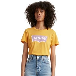 🆕women’s Yellow Levi’s  classic T-shirt